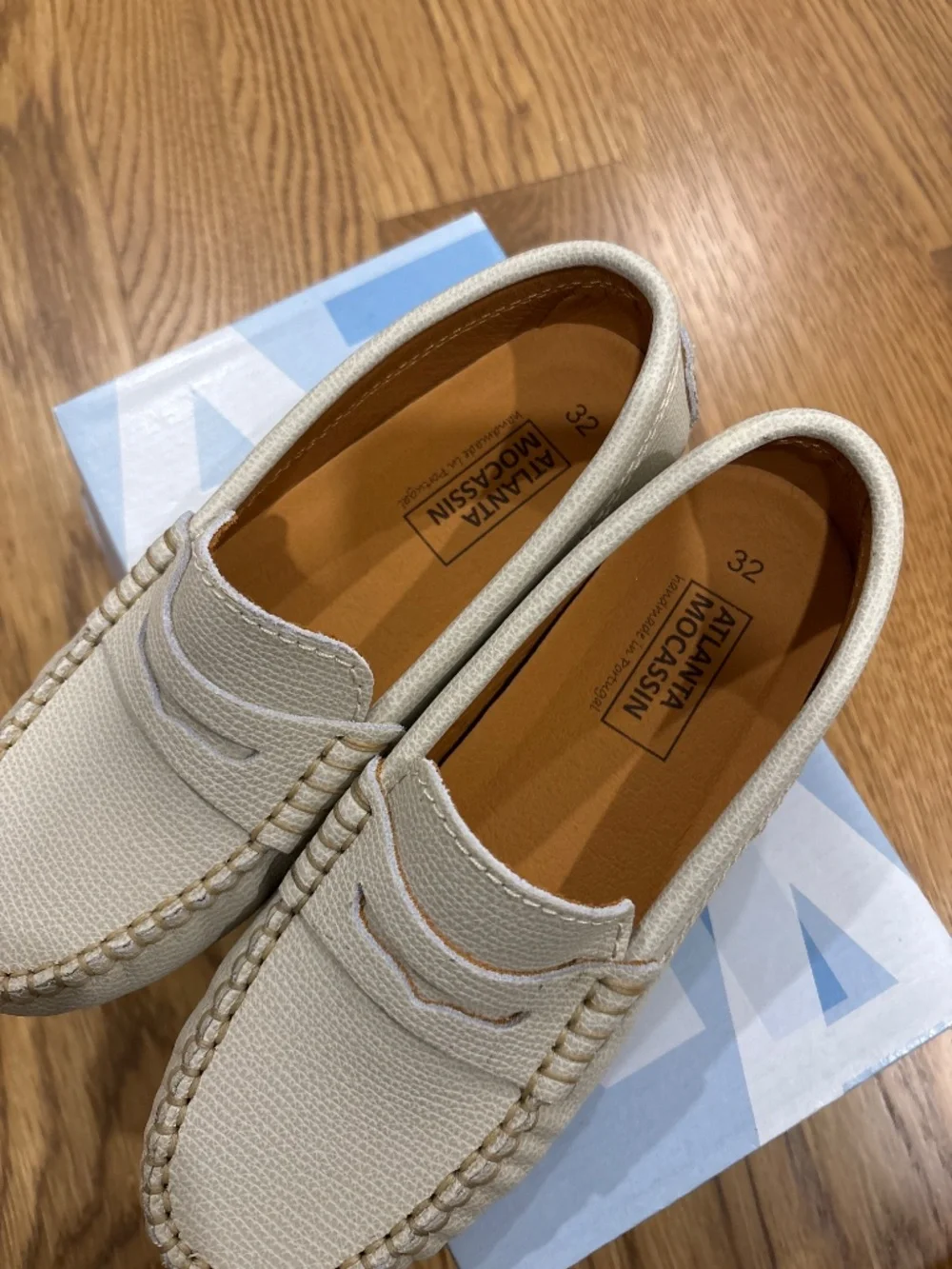 Atlanta moccasin size 32